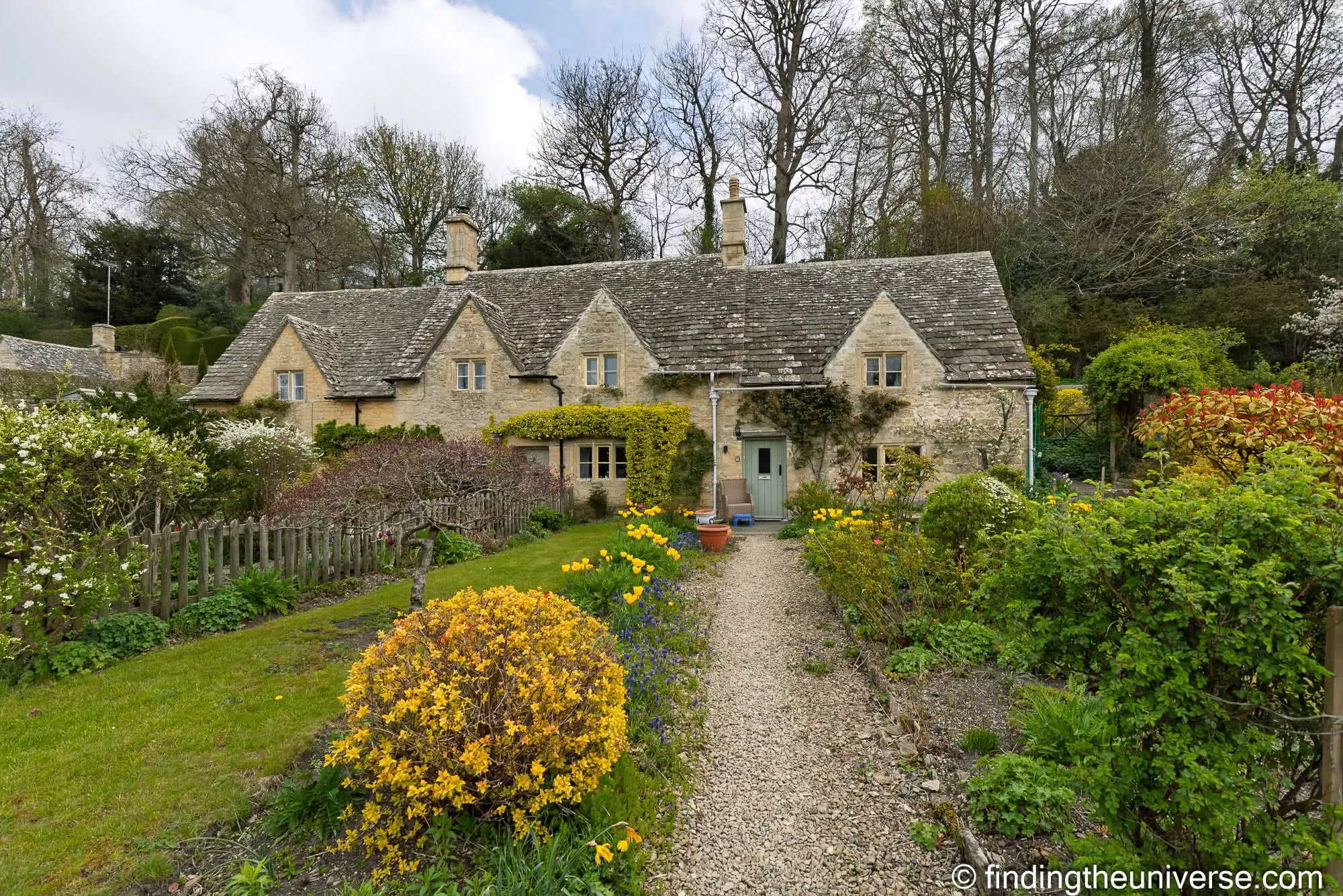 Bibury cottage garden with tulips in spring