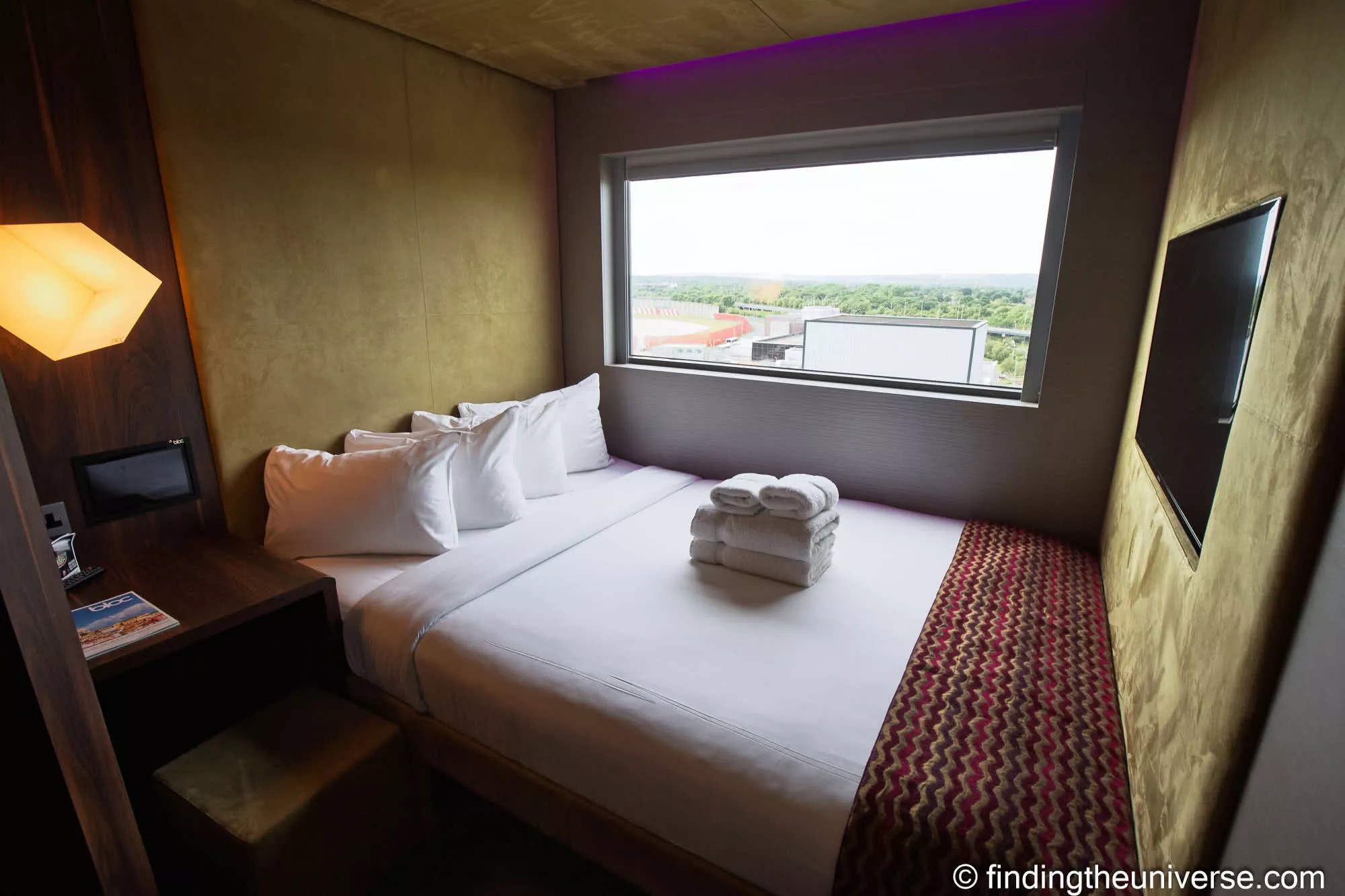 Bloc hotel London Gatwick by Laurence Norah