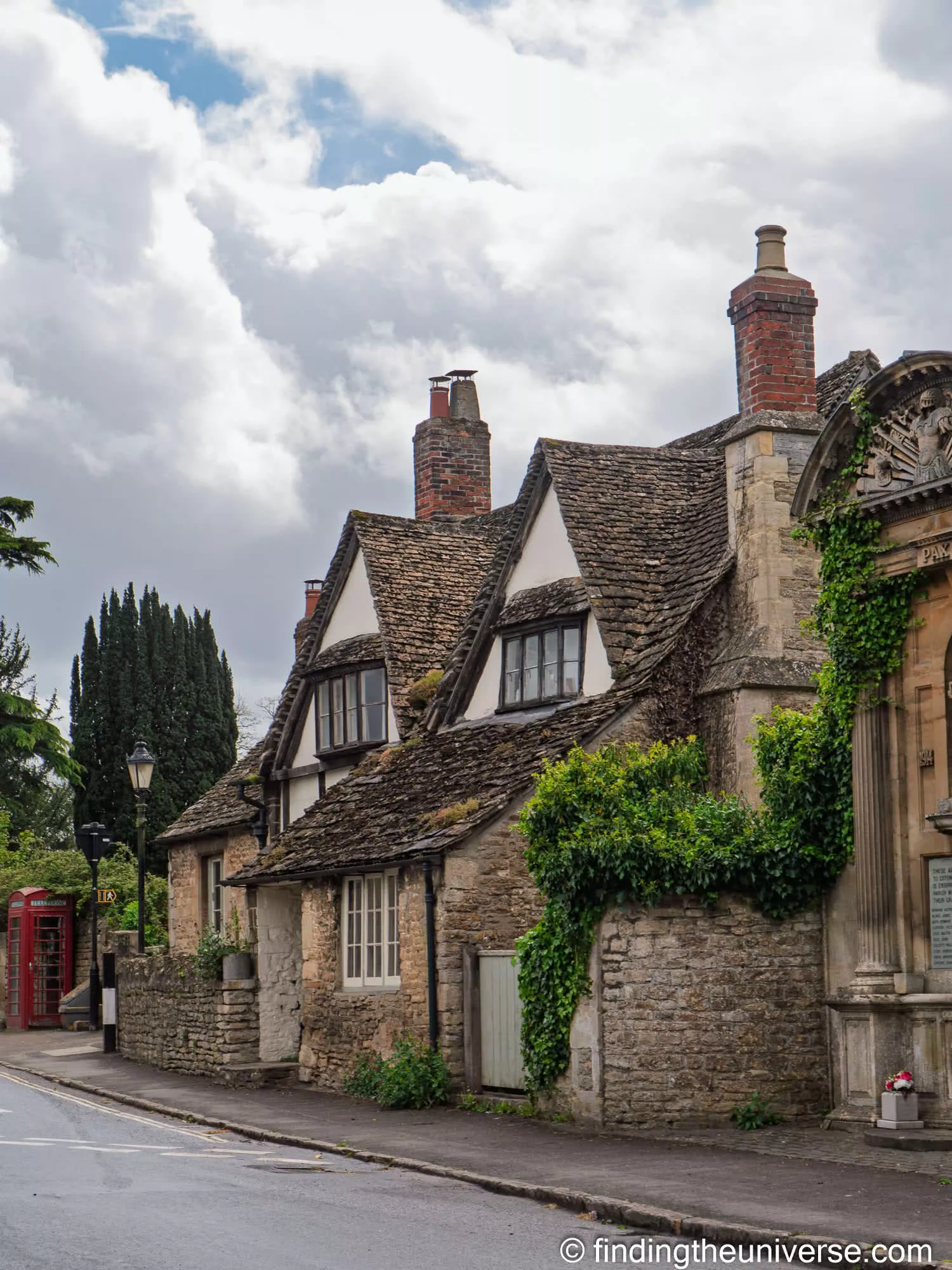 Lacock cottages and the war memorial arch