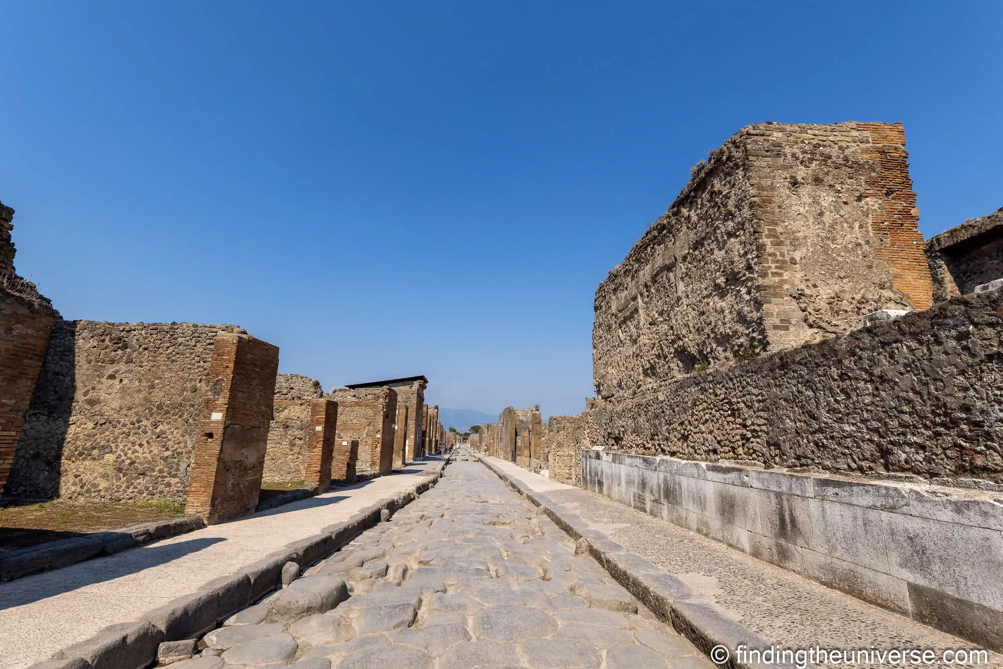 Looking down Via di Mercurio in Pompeii