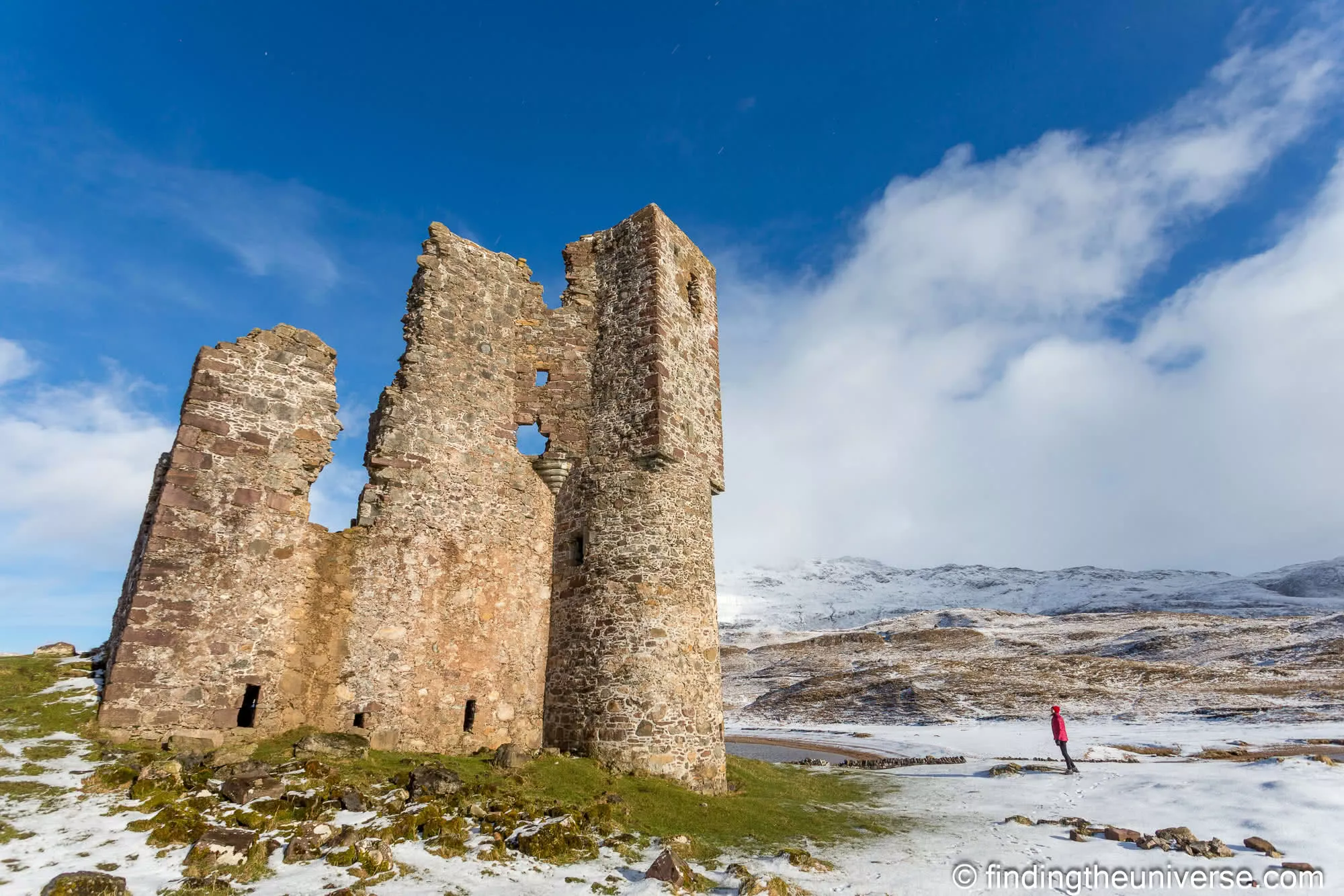 The ruins of Ardvreck Castle up close