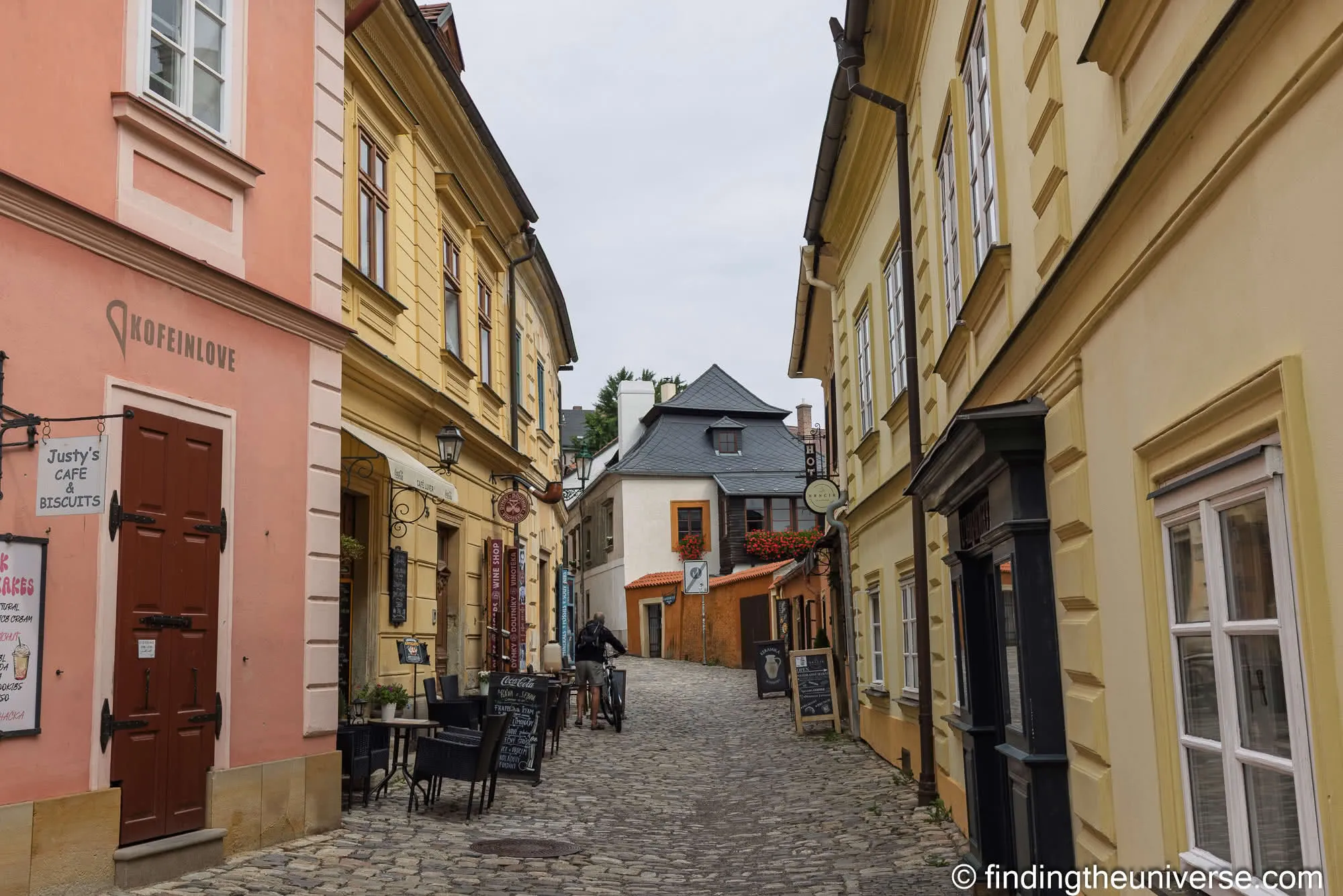 Cobbled lane with cafés in Kutná Hora old town