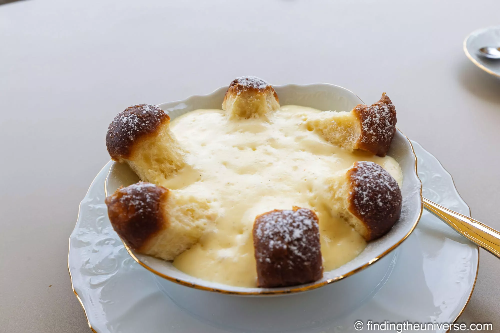 Dukátové buchtičky in vanilla cream at Myšák, Prague Castle