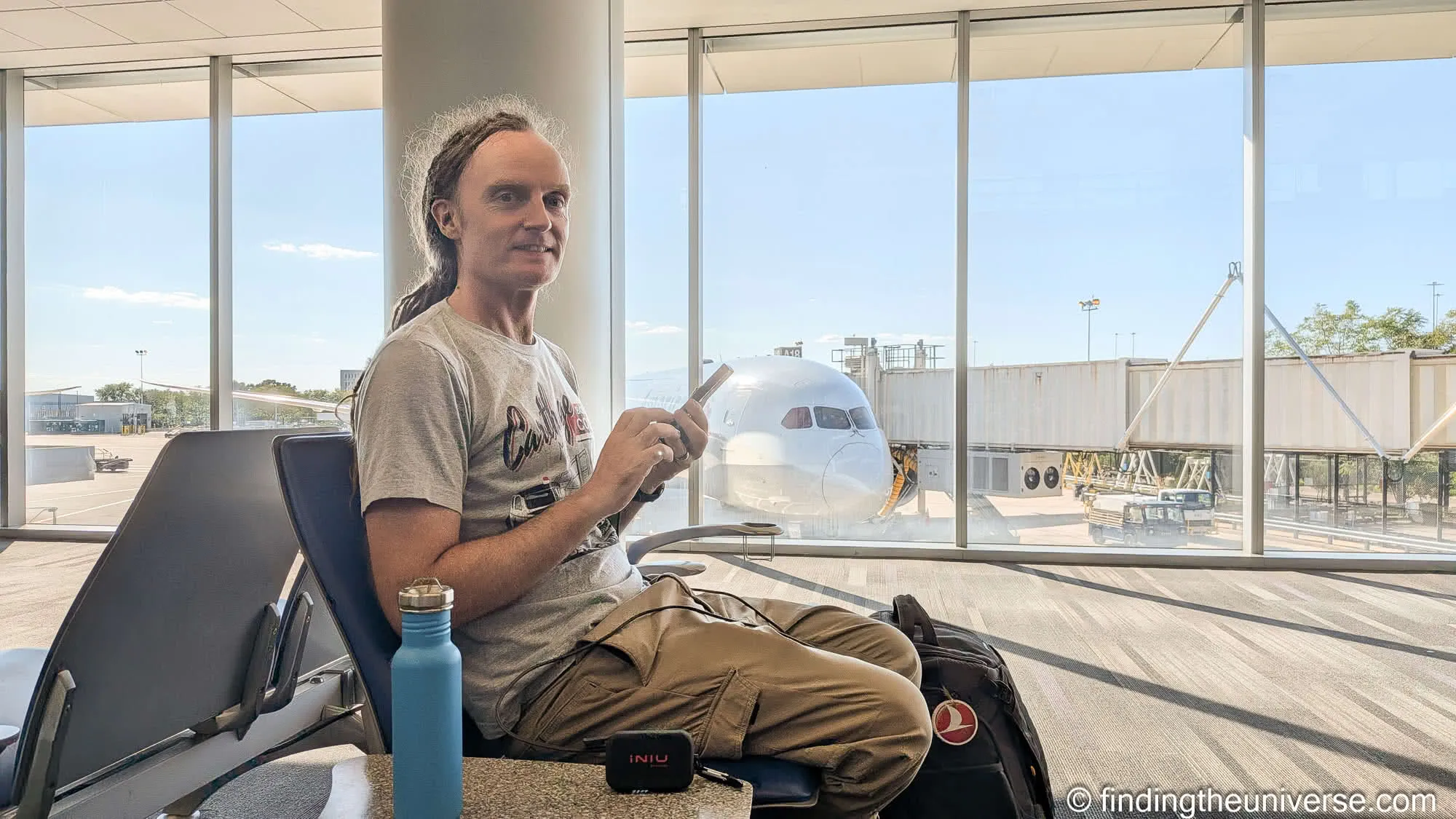 Laurence at the airport gate with the INIU RG-10000 before a flight